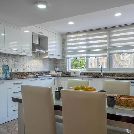 Villa Lale - 4 Bed With Kitchen And Garden!